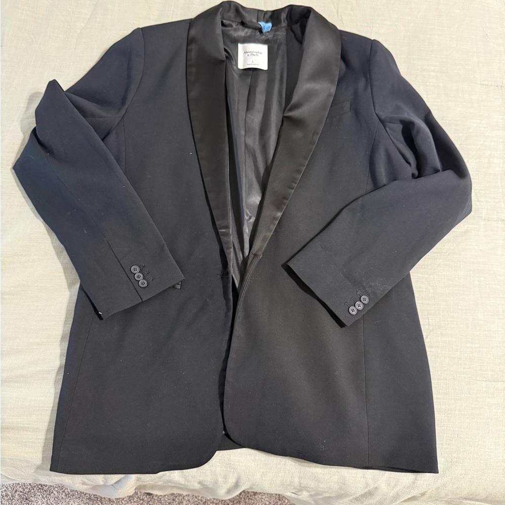 Abercrombie Classic Black Satin Lapel Blazer, Woman’s